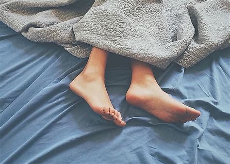 What's The Science Behind Weighted Blankets? - WorldAtlas.com