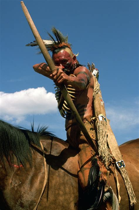 Pin By Deriviere On Les Indiens Du Monde Native American Warrior