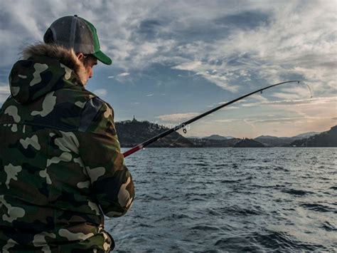 Pesca En Barco Con Patrón En San Sebastián 3 Horas Desde 350€