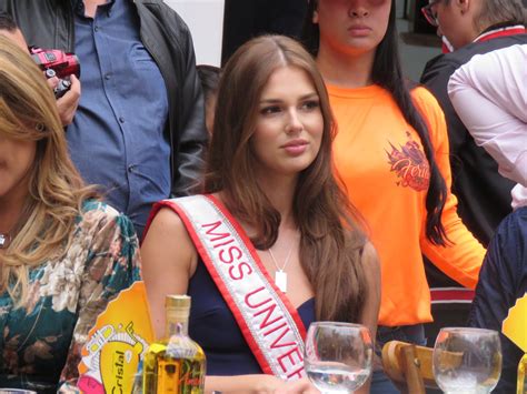 She was born in 1994 in warsaw, poland, but raised in windsor ontario. REVISTA GOLAZO NEIRA CALDAS : DESFILE DE LAS CARRETAS DEL ...