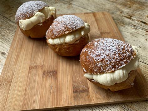 Recipe Scottish Cream Cookies Aka Cream Buns • Foodie Explorers