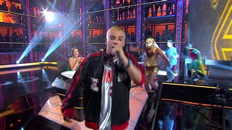 Zoals nagenoeg al met leeftijdsgenoten in die tijd jaren bij de scouting gezeten en misdienaar geweest. Yo Soy Chile EMINEN _ Without Me 19-12-2012 - YouTube