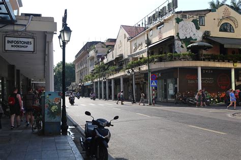 Hanois Trang Tien Street Before And Now Dtinews Dan Tri
