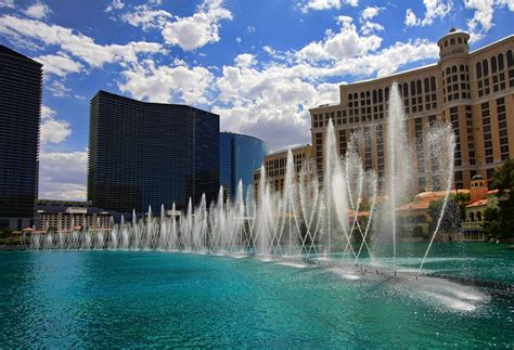 World Famous Dancing Fountains Of Bellagio Vegas Baby 35 Pics 9 Vids