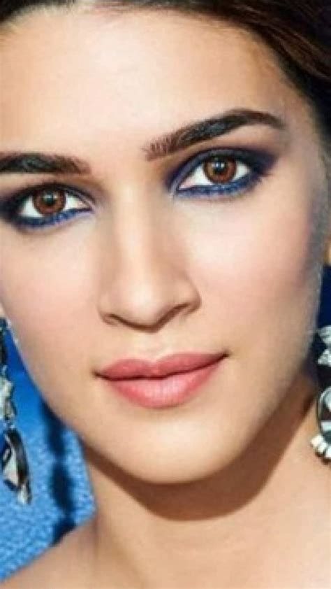 Take Inspiration From Kriti Sanon Beautiful And Iconic Eye Makeup Looks Eye Makeup Tips कलर्ड