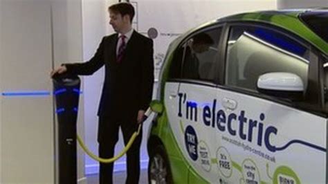Electric car centre set to open in Glasgow - BBC News