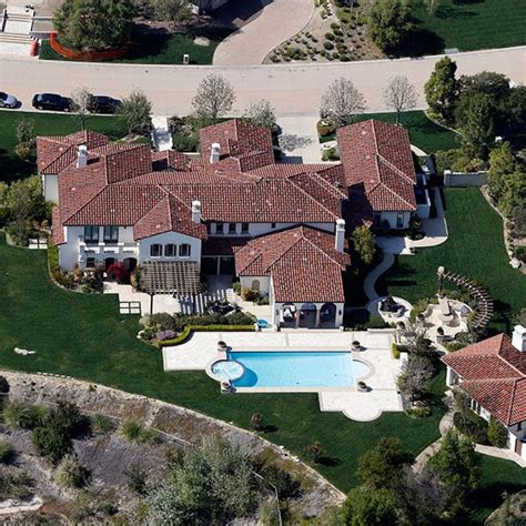 Report Justin Bieber Sells Calabasas Home To Khloe Kardashian