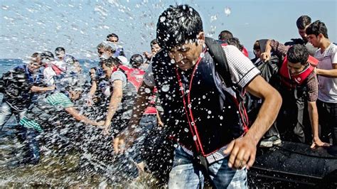 Refugees Begin Arriving To Austria As Hungary Bows To Pressure News Telesur English