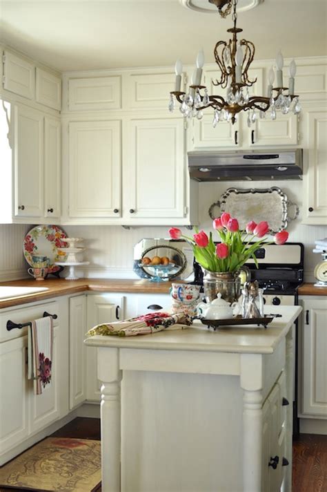 This rustic look is perfect if you want your kitchen to get an authentic they will help lighten and widen the look of your kitchen and is the perfect option if you want to create a beach cottage look of the space. Cream Beadboard Cabinets Design Ideas