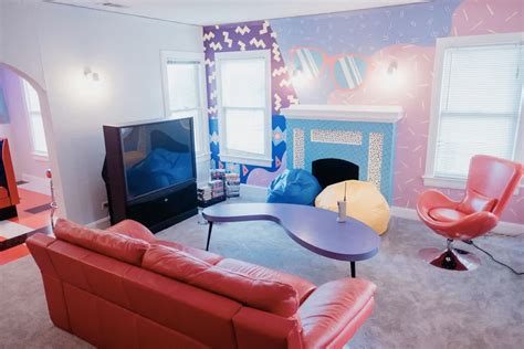 Saved By The Bell Comes To Life At This 90s Themed Airbnb In Dallas