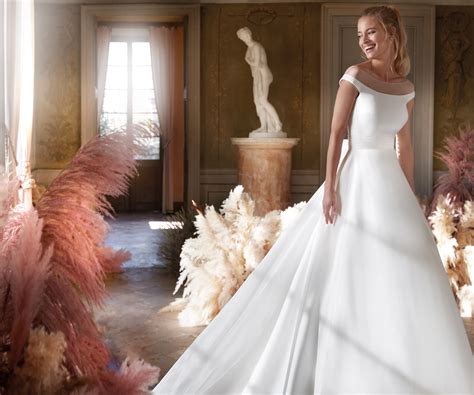 Matrimonio con stile angel sanchez propone un abito in stile anni '50 per l'estate dalla silhouette poco voluminosa. Abito da Sposa Colet 2021 - CO12148 | Mariages.it | Abiti ...