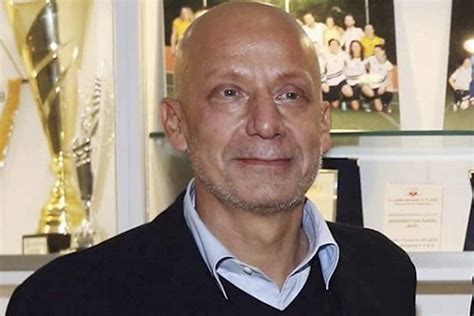 Born 25 july 1964 in bologna, italy, gianluca vialli has won the italian league championship as a coach in. Gianluca Vialli e la malattia: come sta l'ex calciatore di ...