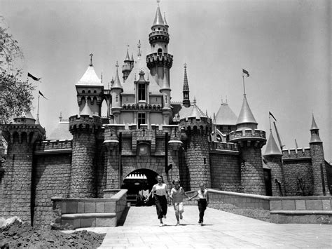 34 Vintage Photos Of Disneyland That Will Make You Want To Be A Kid