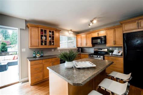 Used an average amount, as frequently as would be expected. KITCHEN CABINETS FOR SALE - BY OWNER North Vancouver, Vancouver