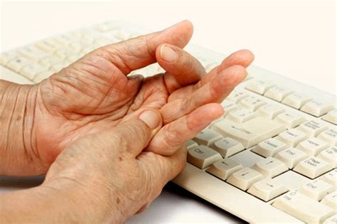 9 Effective Home Remedies To Treat Swollen Fingers