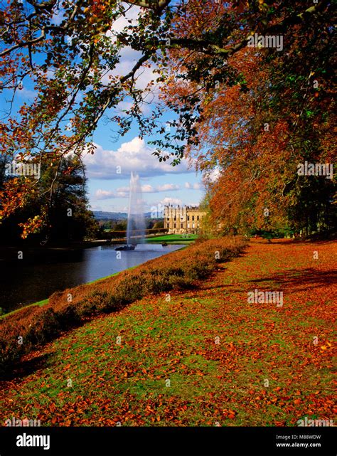 Chatsworth In Autumn Derbyshire Hi Res Stock Photography And Images Alamy