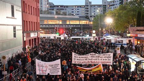 1. Mai: Tausende bei Demonstrationen in Berlin und Hamburg | ZEIT ONLINE