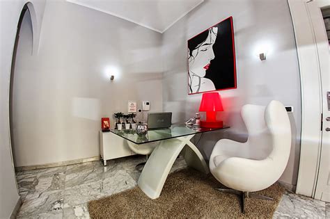 La console usa countryman si presenta: Hotel vicino al consolato Americano di Napoli Via ...