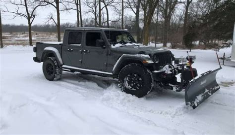 Of Course You Can You Plow With A 2020 Jeep Gladiator Pickup Truck Pictures Here Torque News