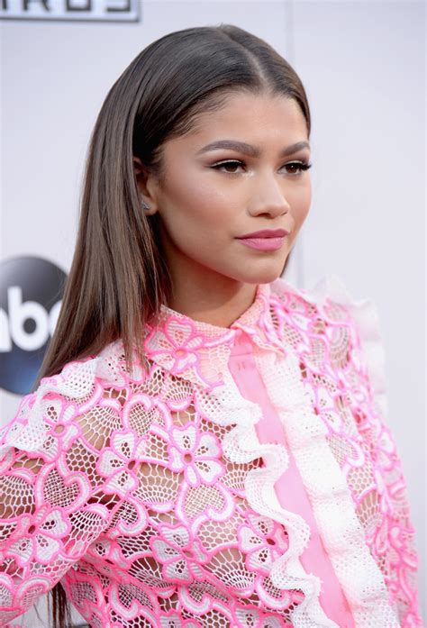 Pretty In Pink! Zendaya Arrives At The 2015 American Music Awards!