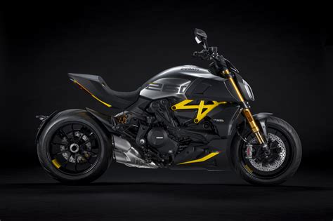 Topgear Ducati Diavel 1260 S Goes Black And Steel For 2022