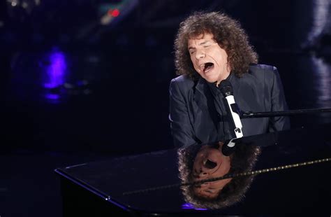 Le ultime news, la biografia, le canzoni più famose e il calendario concerti. Sanremo 2019. Riccardo Cocciante e Claudio Baglioni ...