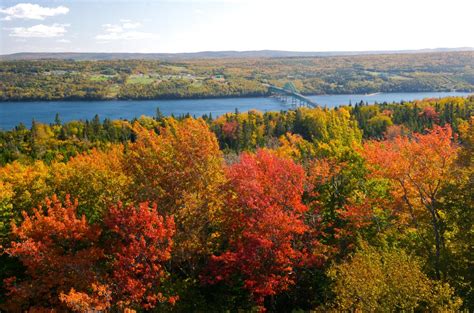 10 Places To Capture Amazing Fall Colours Across The Country