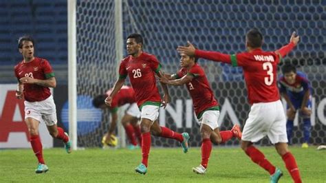 Sebelum menjadi versi modernnya seperti sekarang, sejarah sepak bola sudah berjalan sejak ratusan bahkan ribuan tahun yang lalu. Tujuan Permainan Sepak Bola yang Perlu Diketahui - Blog ...