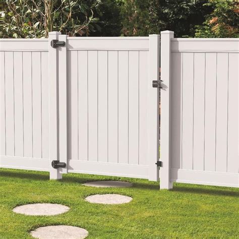 Freedom Emblem 6 Ft H X 5 Ft W White Vinyl Flat Top Fence Gate In The
