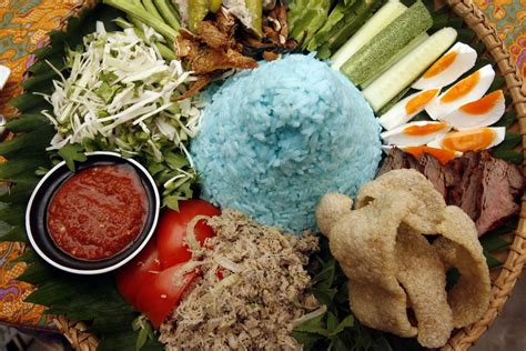 Click here to read about great malaysian dishes you shouldn't miss. 55 Delicious Malaysian Food With A Taste That's Truly Asia