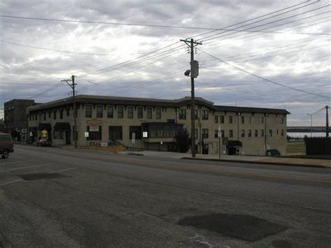 Alton, illinois' position along the great mississippi river made it a good place to stay and when mineral springs were discovered. Many hauntings here.......Mineral Springs Hotel in Alton ...