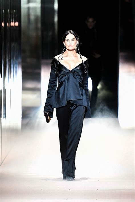 While familiar fashion heavyweights like bella hadid and cara delevingne have already arrived in the city, moore surprised fans when she. Demi Moore Makes Surprise Runway Appearance in Fendi ...