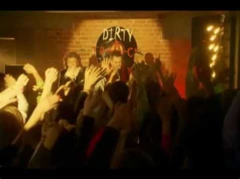 Lubisz wracać tam gdzie byłaś już pod ten balkon pełen pnących róż, na uliczki te znajome tak. Zbigniew Wodecki i Tomasz Karolak - Dirty Track - Lubię ...