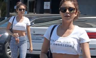 Sarah Hyland Shows Off Her Meticulously Toned Tummy Daily Mail Online