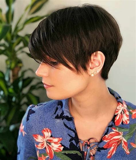 The short cut at the back works to set off this amazing bush of curly hair, carved for a more 10 best pixie haircut ideas for easy styling. Latest Trendy Short Haircuts 2019 » Hairstyle Samples