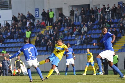 Check spelling or type a new query. Tv Vias Cruzadas: FC Arouca 2-0 Belenenses