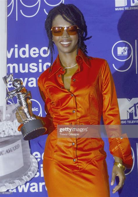 News Photo Singer Lauryn Hill Poses With Her Trophy Lauryn Hill