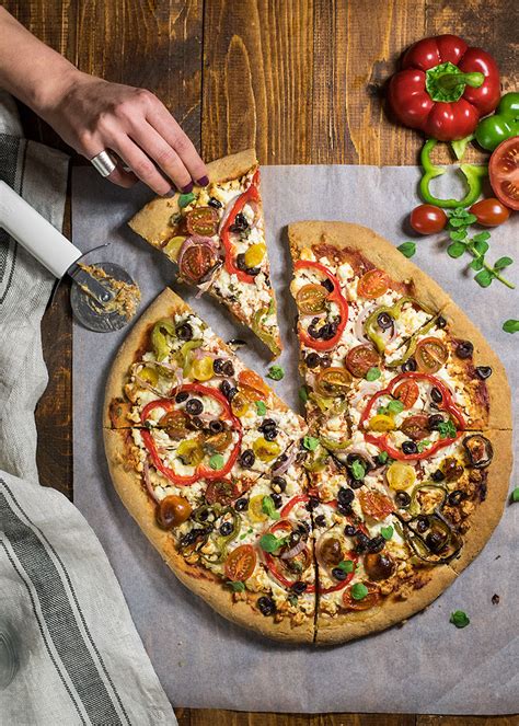 And because amazon purchased whole foods market in 2017, the online giant's customers can purchase a limited number of whole foods' 365 everyday value brand of products in single servings. Whole wheat Mediterranean pizza