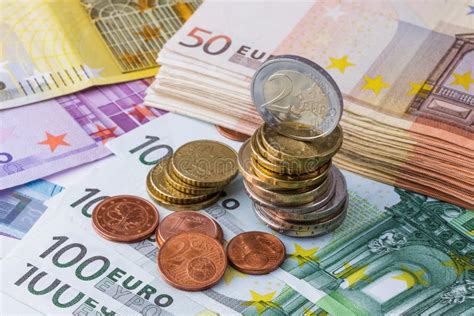 Euro Monete E Banconote La Valuta Dellunione Europea Immagine Stock