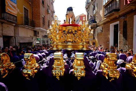 Crea una alerta de nuevas propiedades en málaga y recibirás en tu correo las nuevas ofertas. Procesiones de la Semana Santa de Málaga 2016