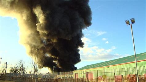 Firefighters Extinguish 17 Hour Glasgow Scrapyard Blaze Bbc News
