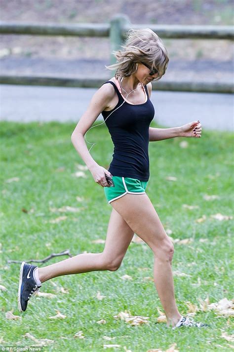 Taylor Swift Hikes Away A Big Night Out In A Pair Of Tiny Running