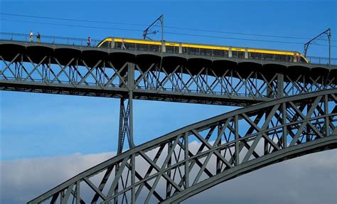 / ˌ p ɔːr t uː ə ˈ l ɛ ɡ r eɪ /, us: Transportes & Negócios - Subconcessão do Metro do Porto ...