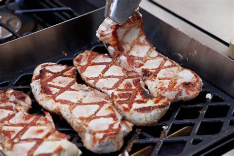 Gegrilltes Schnitzel ohne Panade