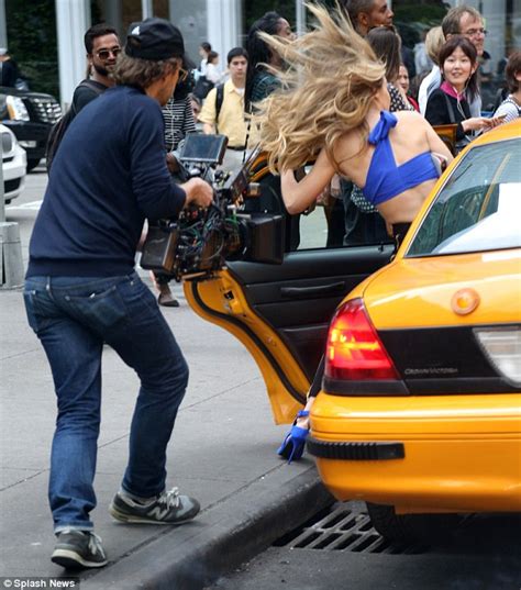 Gigi Hadid Hails Taxi In Crop Top And Stilettos In New York Photo Shoot Daily Mail Online