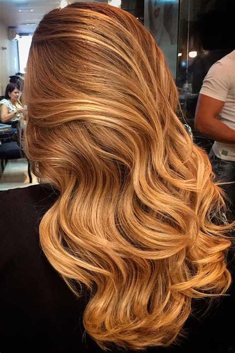 Möchten sie ihre blonde strähnen oder spitzen richtig in szene setzen, dann eignen sich frisuren mit locken dafür strähnen in die haare sorgen dafür, dass das blond ombre besonders natürlich wirkt. 1001 + coole Ideen für die bezaubernde Haarfarbe Caramel