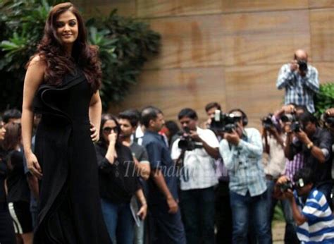 Aishwarya Rai Bachchan Dazzles In Black Entertainment Gallery News