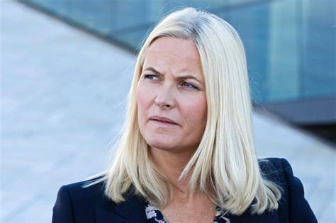 Her parents divorced when she. Prinzessin Mette-Marit. Sie spricht über ihre Krankheit ...