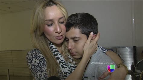 Una Madre Esperó Diez Años Para Poder Abrazar A Su Hijo Youtube