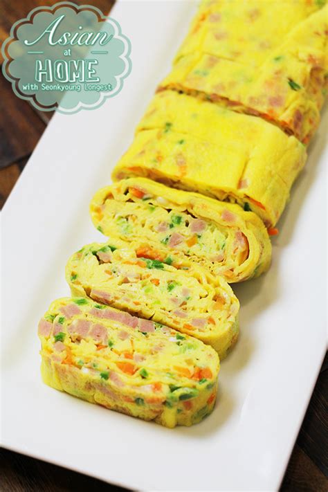 Turn off the heat and let the omelette cool for 5 minutes. rolled omelet definition